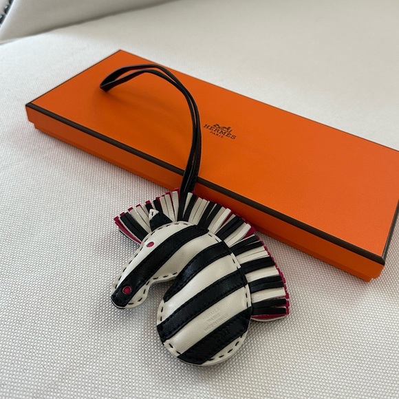 Hermes Charm - Picture 3 of 10